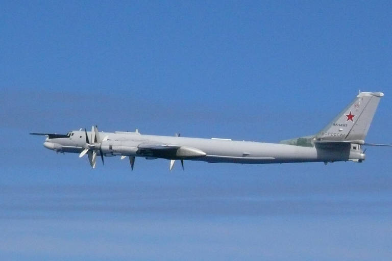 Tu-95 voa em patrulha perto das águas territoriais do Japão