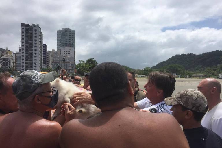 Bolsonaro provoca aglomeração de banhistas na Praia Grande