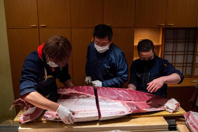 Tradicional leilão do atum no Ano Novo japonês tem preço mais baixo pelo peixe  