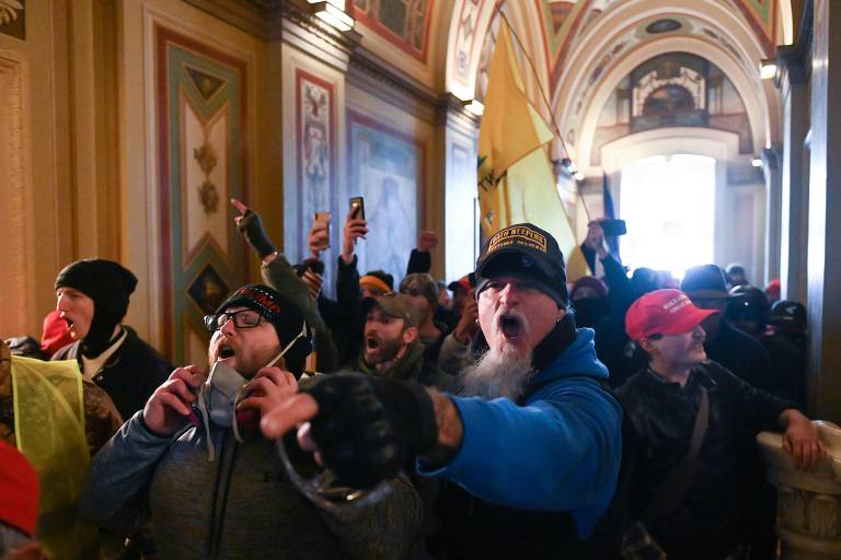 Apoiadores de Trump invadem Congresso dos EUA, em 6.jan