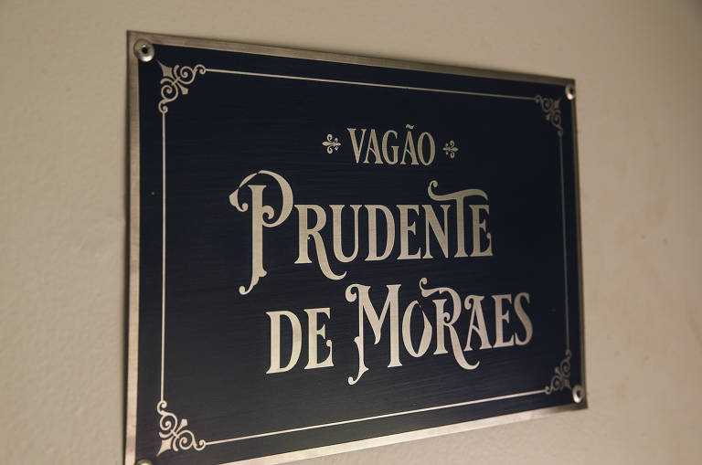 O carro Prudente de Moraes é o vagão convencional, mais econômico, que homenageia o primeiro presidente eleito pelo voto direto depois da Proclamação da República