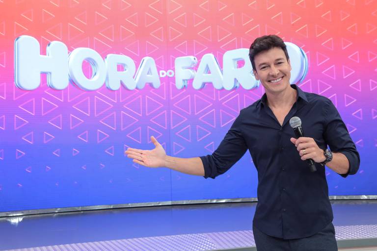 O Hora do Faro é apresentado por Rodrigo Faro e vai ao ar aos domingos
