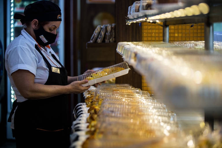 Lei municipal determina que o estabelecimento que utilizar utensílios de plástico pode receber multa entre R$ 1.000 e R$ 8.000