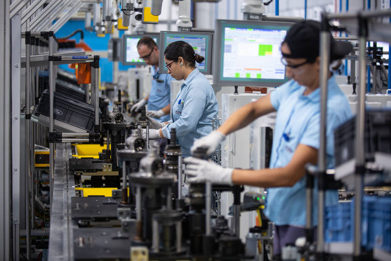 A empresa tem hoje 8.000 funcionários no Brasil, mas não serão todos demitidos. Haverá um grupo remanescente de trabalhadores para atender algumas operações