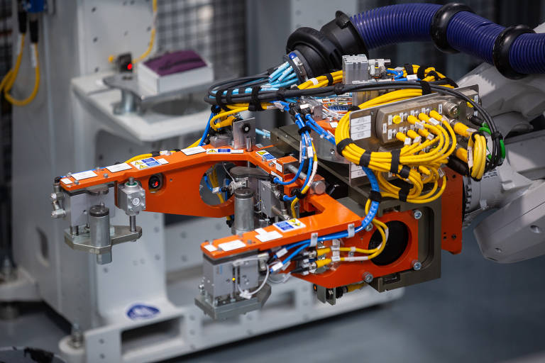 A unidade de Taubaté (interior de São Paulo),que fabrica motores e transmissões, e em Horizonte (CE), unidade em que produz o utilitário Troller T4, serão fechadas ao longo do ano