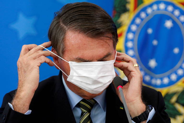 Levantamento mostra mudanças nos discursos da família Bolsonaro sobre vacinas