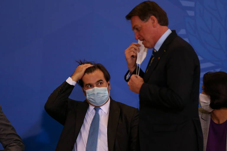 Rodrigo Maia e Jair Bolsonaro na posse de Fábio Faria no Ministério das Comunicações, em junho