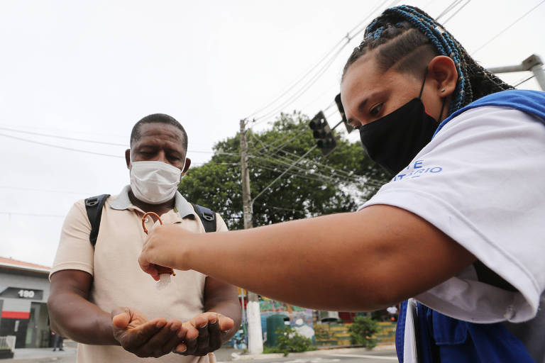 Objetivo da ação foi conscientizar a população sobre o uso de máscara e a importância da higienização das mãos