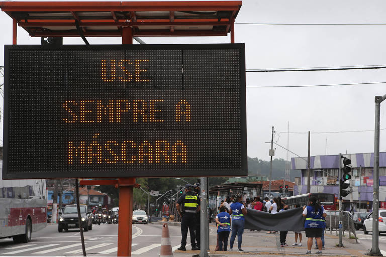 Objetivo da ação foi conscientizar a população sobre o uso de máscara e a importância da higienização das mãos
