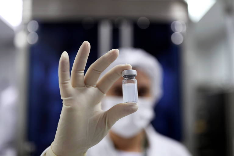 Vacina Coronavac começa a ser produzida no Instituto Butantan 