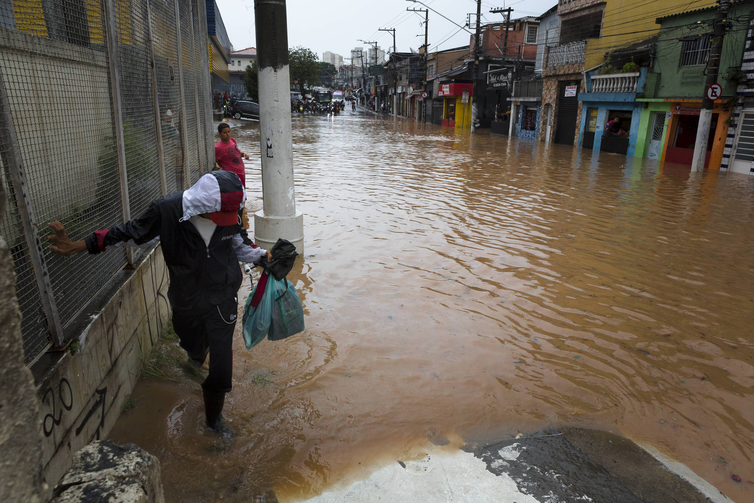 Chuva Deixa Estragos Na Capital Nesta Terça Feira 12 12012021 Agora Fotografia Folha 