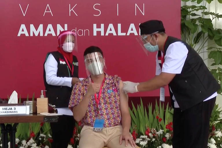 Indonésia priorizará influenciadores digitais em campanha de vacinação