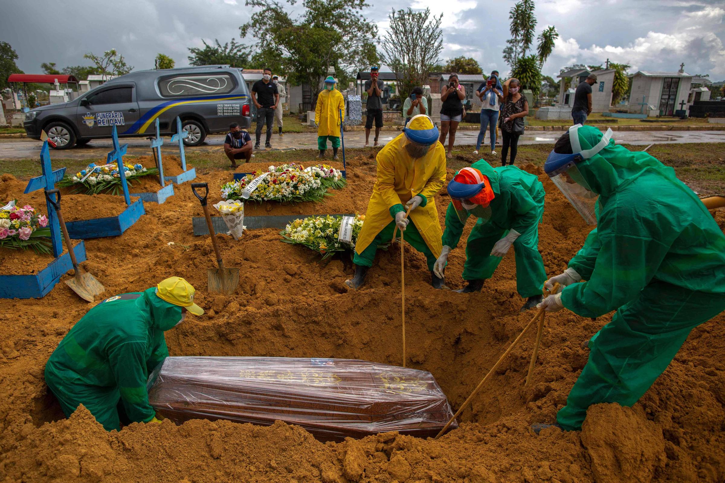 A falta de oxigênio é real, nos hospitais e nas democracias