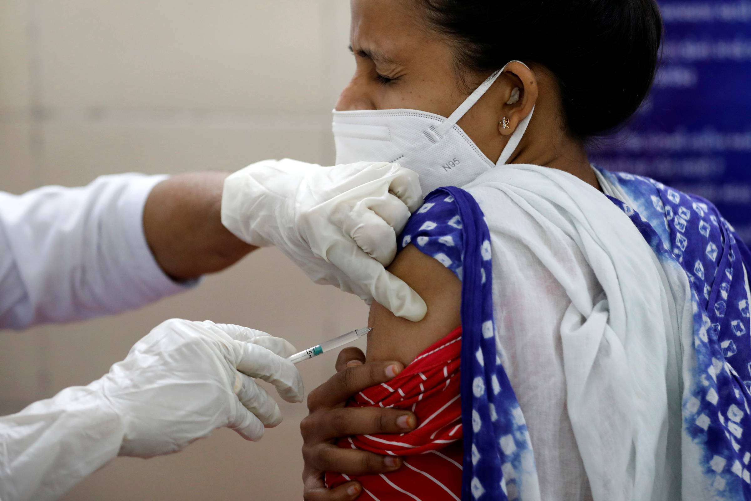 Aprovada no Brasil, vacinação privada ocorre na Índia e está em discussão em outros países asiáticos - 05/04/2021 - Equilíbrio e Saúde - Folha