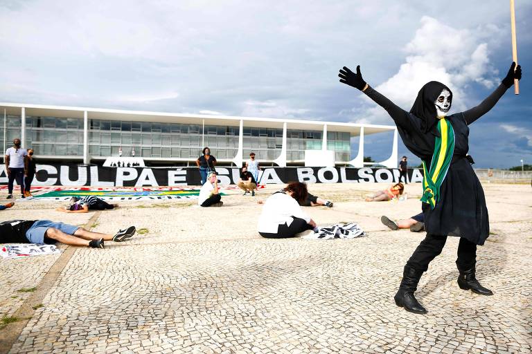 Fracasso na guerra da vacina faz até centrão falar de impeachment de Bolsonaro