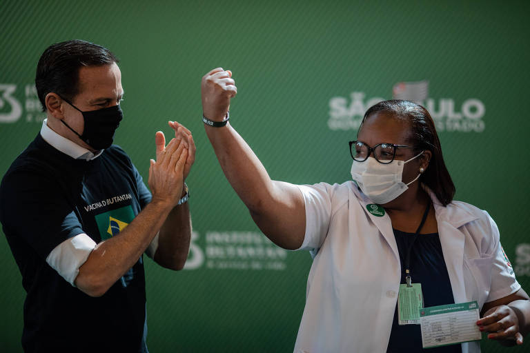 Enfermeira do Emílio Ribas é primeira vacinada contra Covid no Brasil