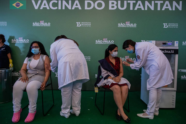 Enfermeira do Emílio Ribas é primeira vacinada contra Covid no Brasil