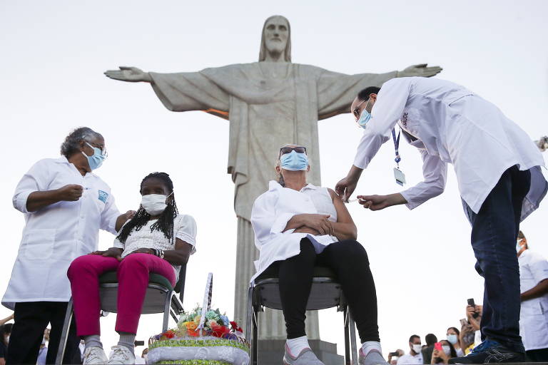 Imunização no Rio, compra de oxigênio no Amazonas e protesto na Ford; veja fotos de hoje