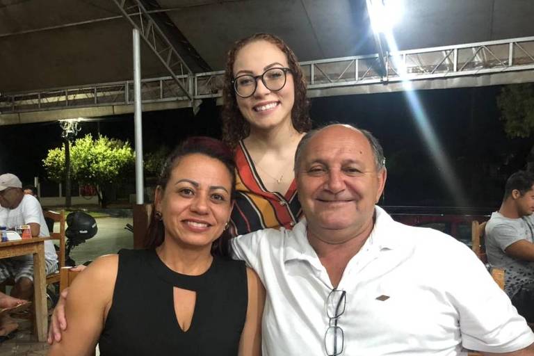 Nilson Luiz Ruffato (1959-2021) com a esposa Tânia e uma das filhas, Edianes
