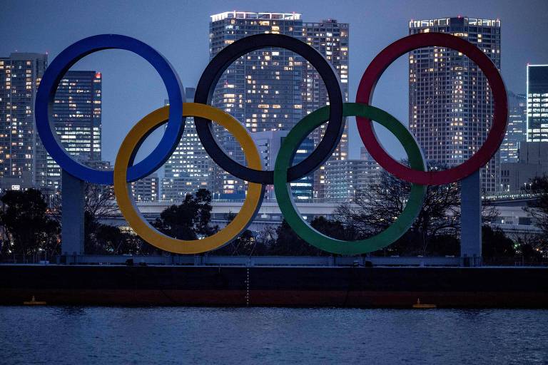Os anéis olímpicos em Tóquio, sede da Olimpíada