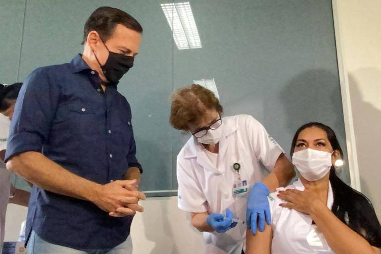 A técnica de enfermagem Maria Luci dos Santos foi a primeira pessoa a receber a vacina do Butantan em Ribeirão Preto. 