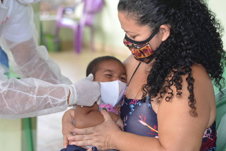 Crianças não vacinadas e vulneráveis impulsionam surtos de doenças