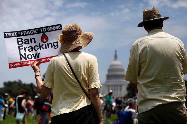 Ativistas ambientais fazem protesto em Washington 