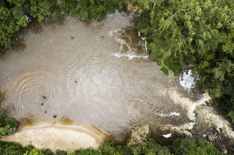 Vista aérea da Cachoeira de Marsilac, no rio Capivari, no extremo sul da capital paulista