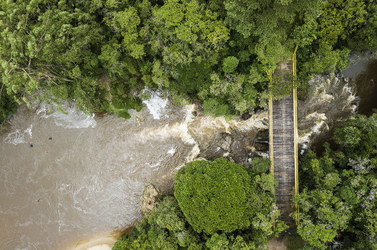 Vista aérea da  Cachoeira Marsilac, no rio Capivari 