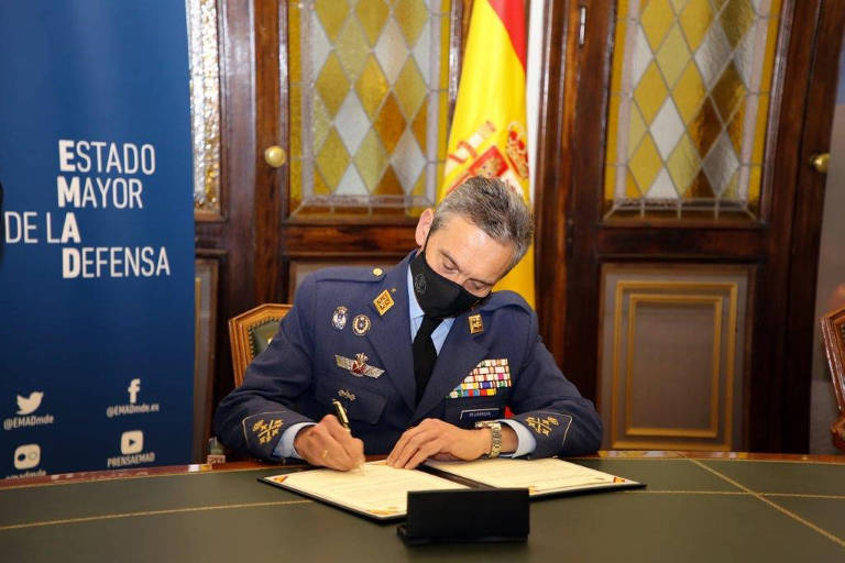Acusado de furar fila da vacina, chefe do Estado-Maior espanhol renuncia