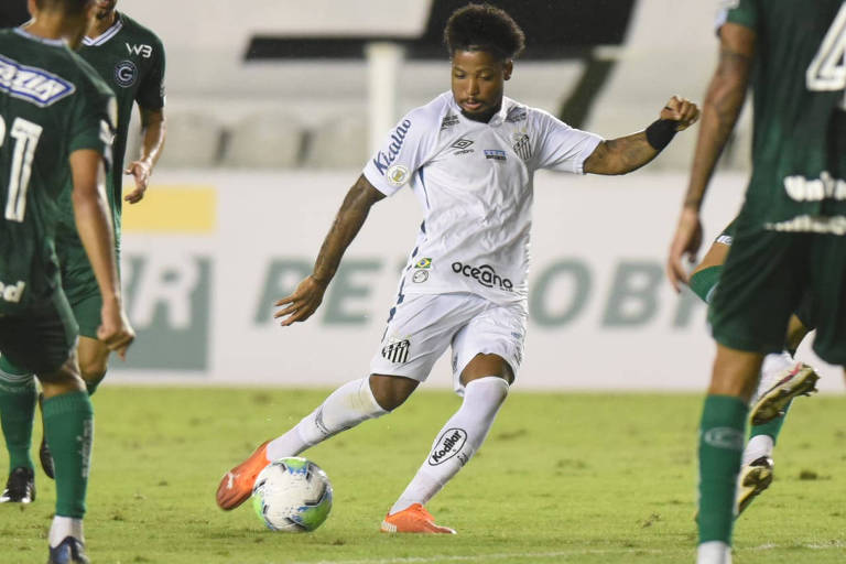 O atacante Marinho, do Santos, durante partida contra o Goiás, pelo Brasileiro