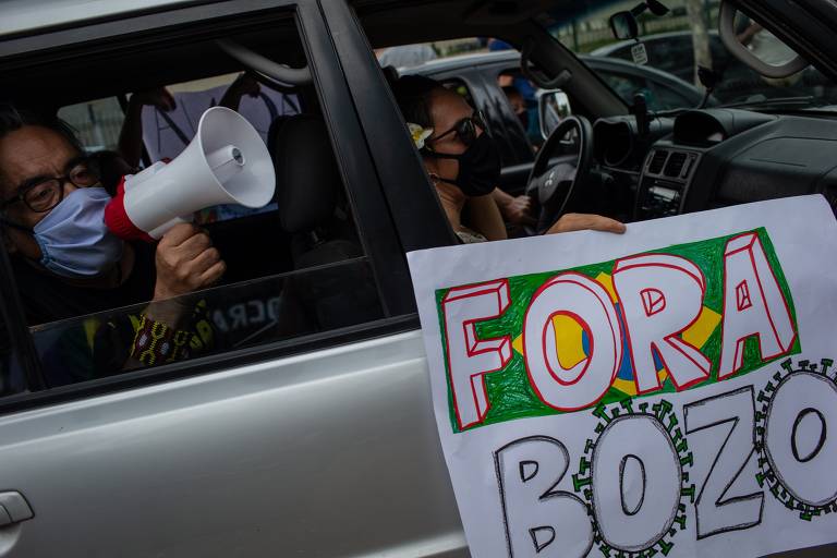Esquerda e direita organizam carreatas a favor do impeachment de Bolsonaro em São Paulo