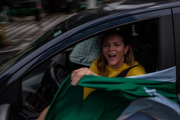 SÃO PAULO , SP, BRASIL, 24-01-2021:  Carreata de partidos e movimentos de direita pelo impeachment de Bolsonaro. Com concentração na Praça Charles Muller o final esta previsto para a região do Ibirapuera. (Foto: Bruno Santos/ Folhapress) *** FSP-PODER*** EXCLUSIVO FOLHA*** ORG XMIT: MANIFESTAÇÃO PELO IMPEACHMENT