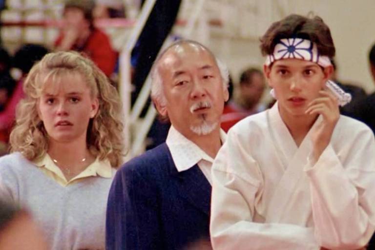 Elisabeth Shue, Pat Morita e Ralph Macchio em cena de "Karatê Kid", de 1984