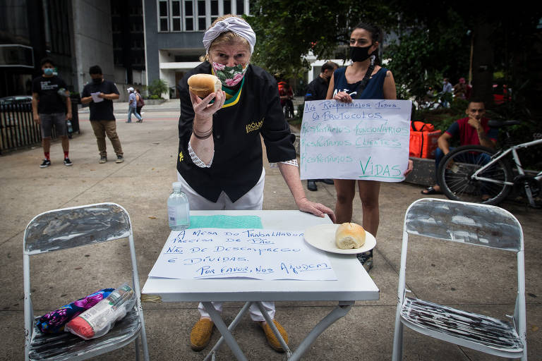 Manifestante durante protesto na avenida Paulista, em São Paulo