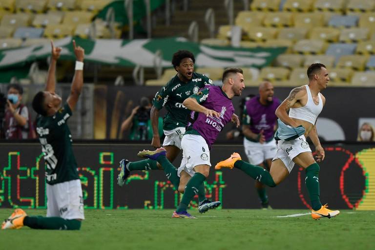 Palmeiras bate Santos com gol nos minutos finais e conquista bi da