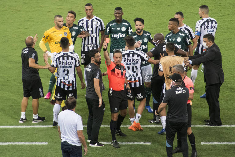 Cuca é expulso na final da Copa Libertadores após confusão com Marcos Rocha, do Palmeiras