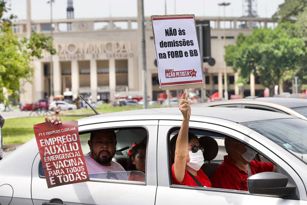 Carreatas organizadas pela esquerda voltam a pedir impeachment de Bolsonaro