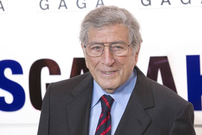 O cantor Tony Bennett comparece ao evento de lançamento "ArtRave" do novo álbum "Artpop" de Lady Gaga em Nova York