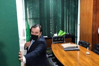 Rodrigo Maia entra no gabinete da presidência da Câmara 