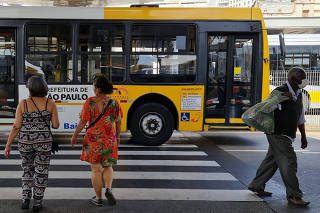 Estabelecimentos comerciais descumprem regras da Lei Cidade Limpa -  11/07/2023 - Cotidiano - Fotografia - Folha de S.Paulo