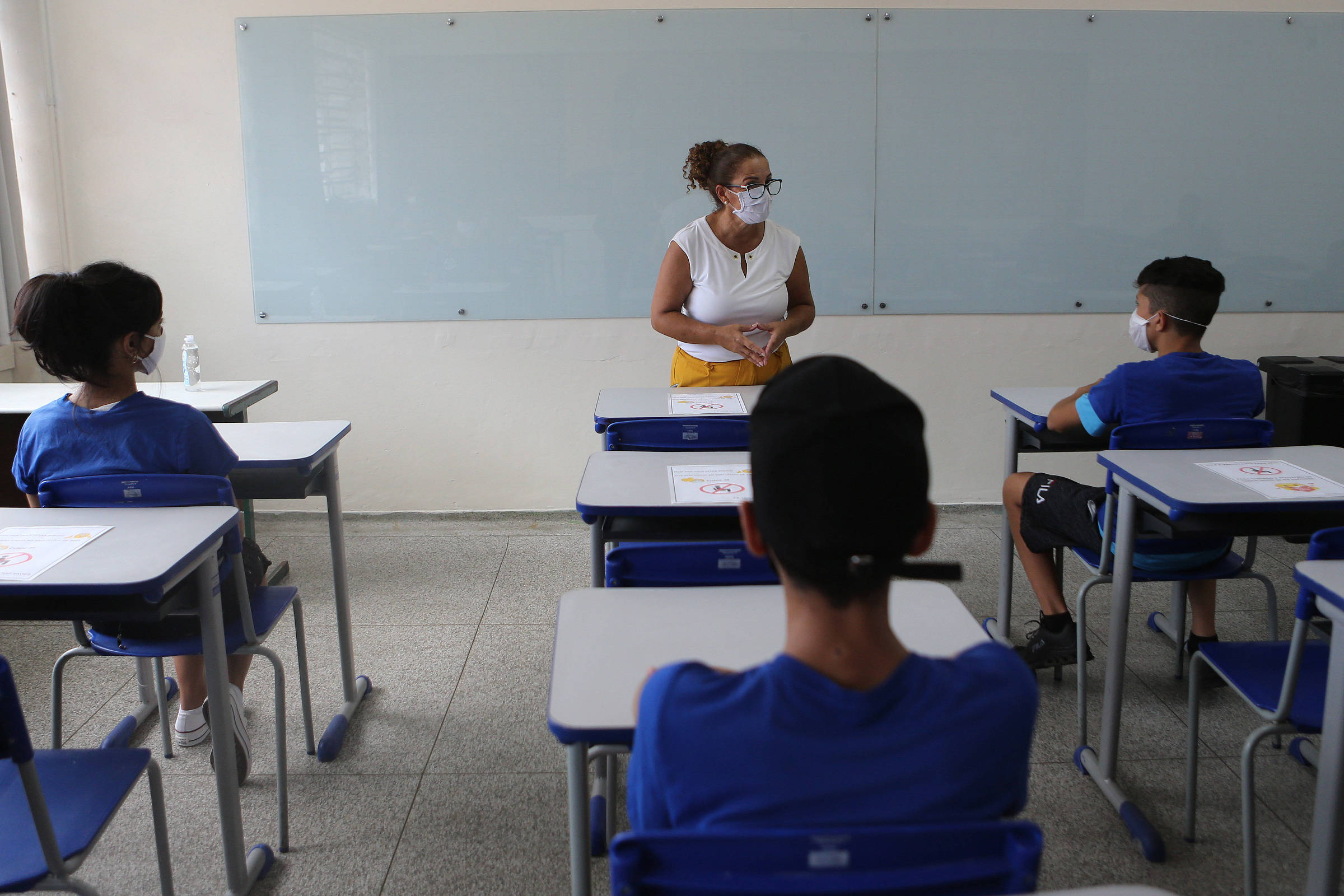 Escolas estaduais de SP retomam aulas presenciais com ...