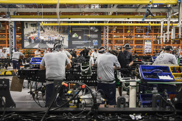 Fábricas de Mercedes Benz e Caoa Chery param produção por falta de peças