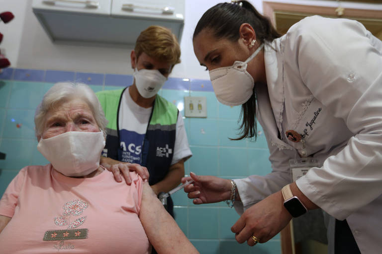 Cidades do ABC antecipam vacinação de idosos contra a Covid-19