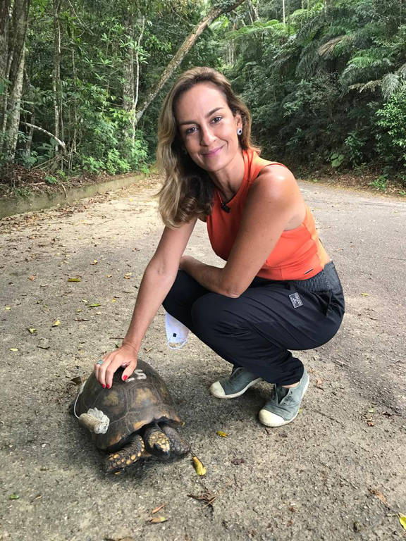 A jornalista Fernanda Graell explora o Parque Nacional da Tijuca, na volta do Globo Repórter