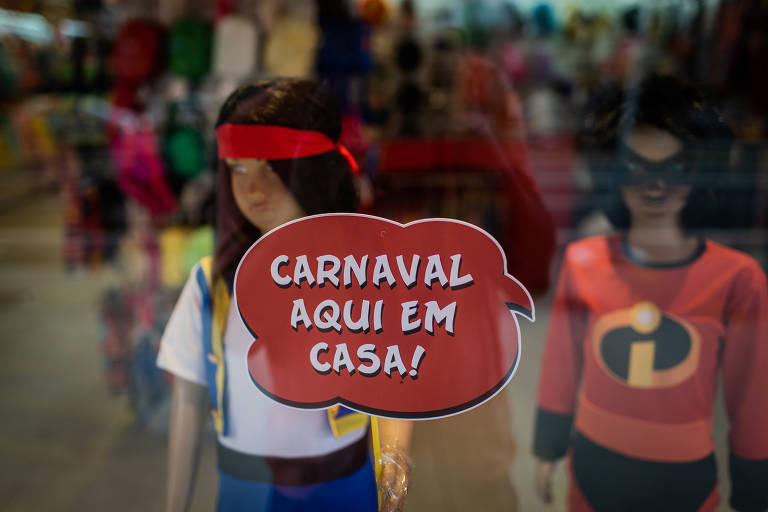 Carnaval cancelado deixa lojas vazias. Loja na avenida Rebouças, em São Paulo, registra queda de 90% nas vendas em relação ao Carnaval de 2020
