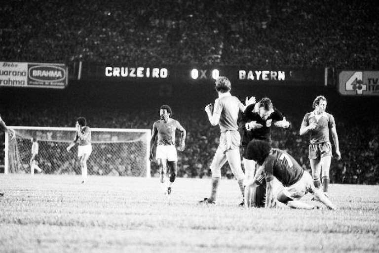 Partida entre Cruzeiro e Bayern de Munique pela Mundial Interclubes de 1976, disputada no Mineirão