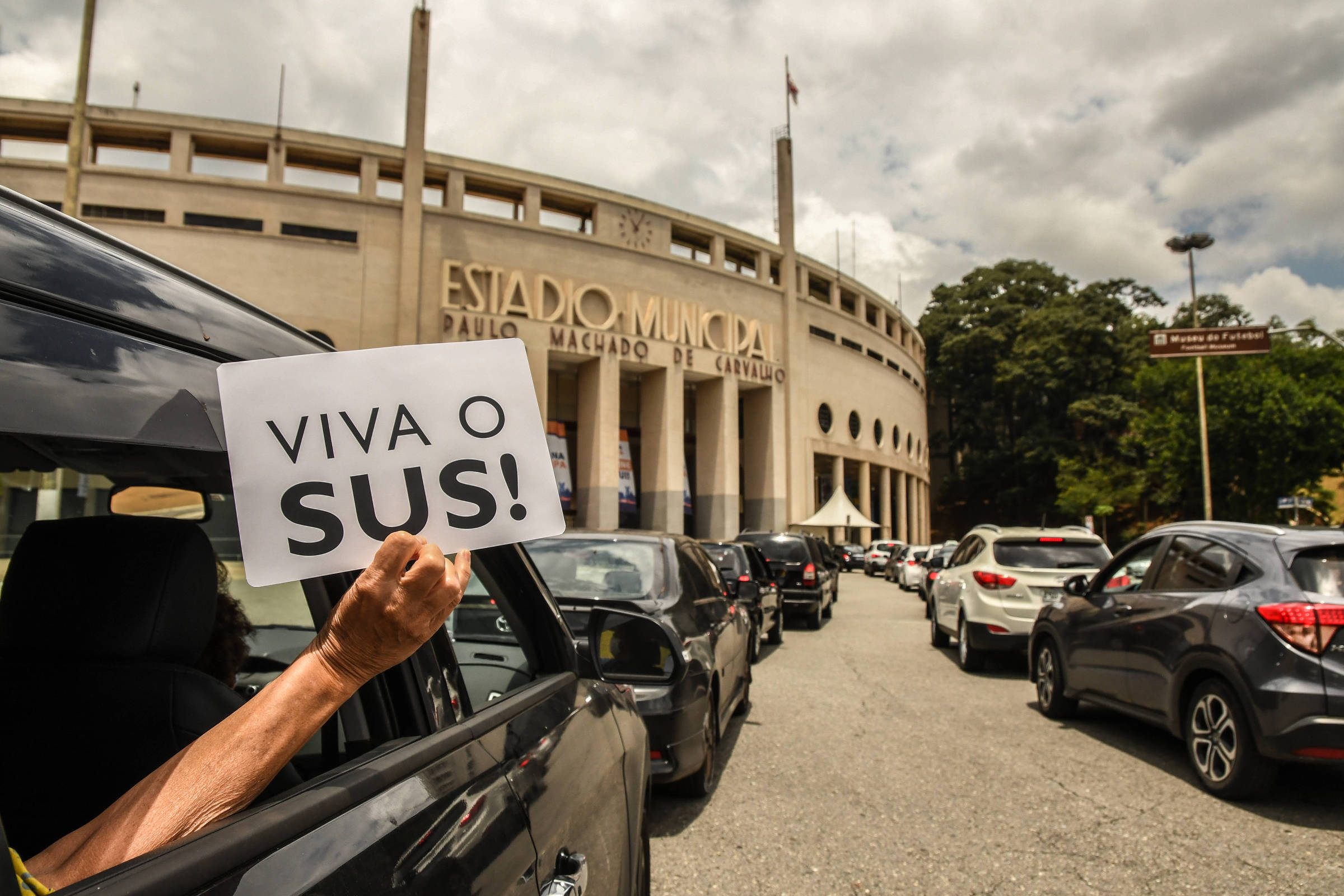 Após meses fotografando a pandemia, desabei na vacinação de idosos em SP