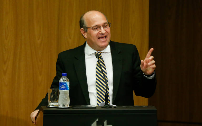 “Pessoalmente, acho que as dificuldades políticas, algumas delas, têm ficado para trás. É uma percepção minha, das últimas conversas e das últimas negociações. Nesse caso, estou um pouco mais otimista de que, dada a evolução da independência ‘de facto’, que a gente finalmente vai ter a independência ‘de jure’”. Ilan Goldfajn, ex-presidente do BC no governo Michel Temer, em 12.jan.2019