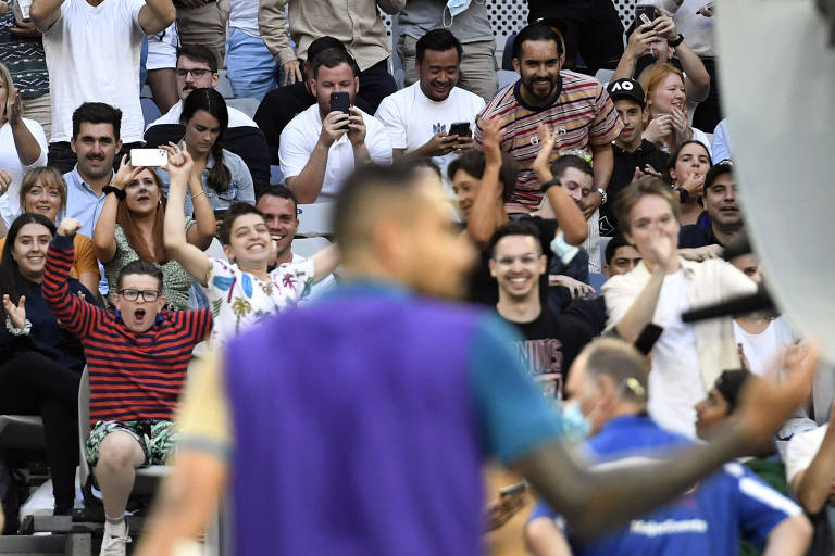 Público vibra com o tenista da casa, Nick Kyrgios, nesta sexta (12)

